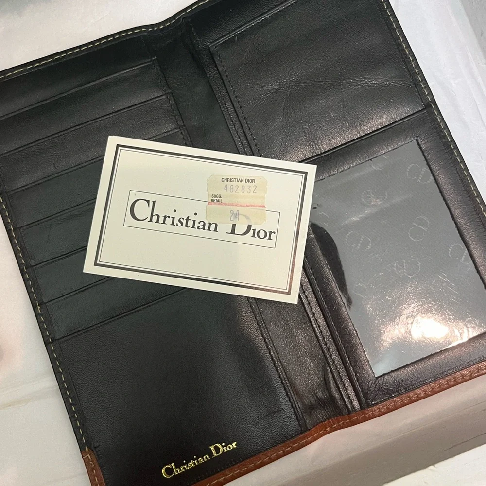 482832 Authentic Dior leather wallet